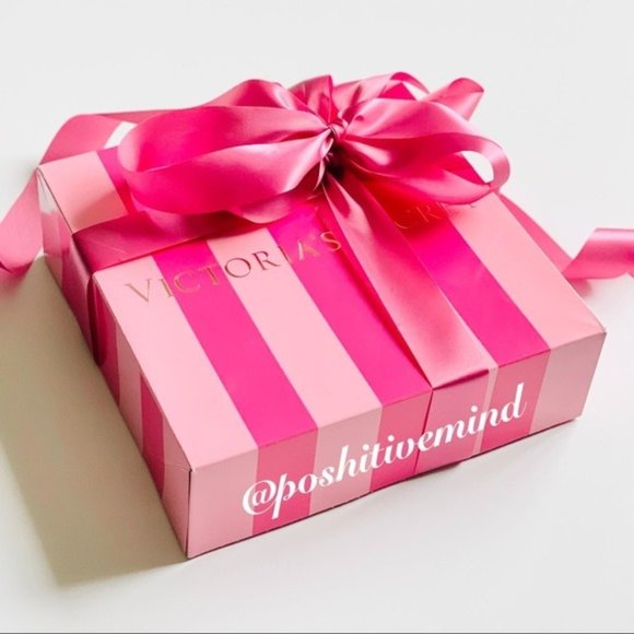 $250+ Victoria’s Secret Mystery Gift Box - Picture 1 of 7